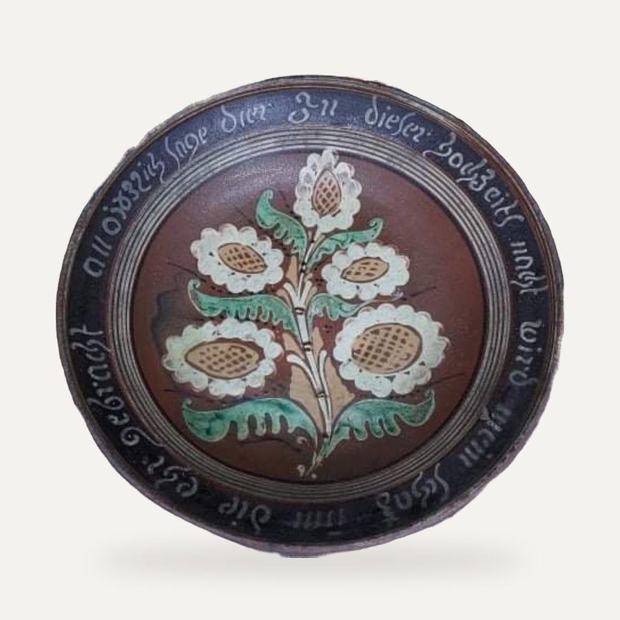 Plat de mariage en terre vernissée, décor floral et inscription